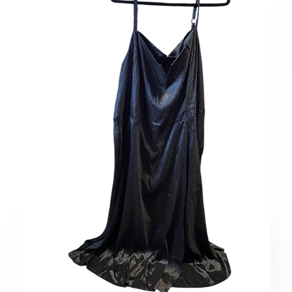 BloomChic Textured Black Dress w/ Pockets NWT